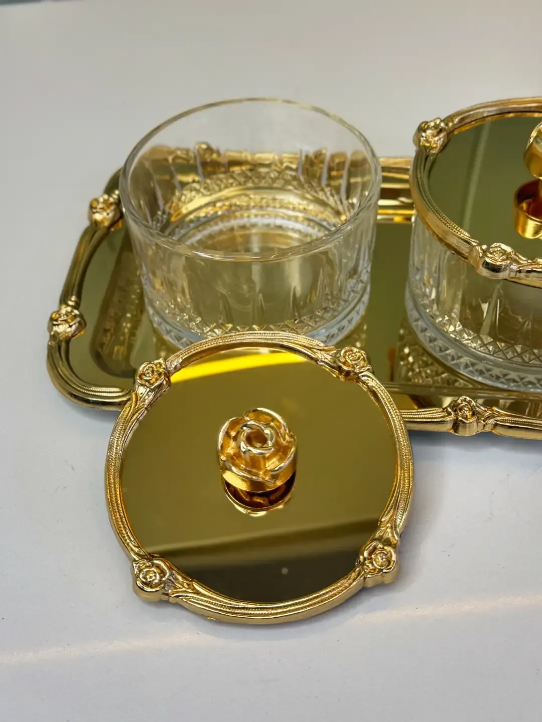 Gold Gül Detaylı 3lü Tepsili Sunum — görsel 3